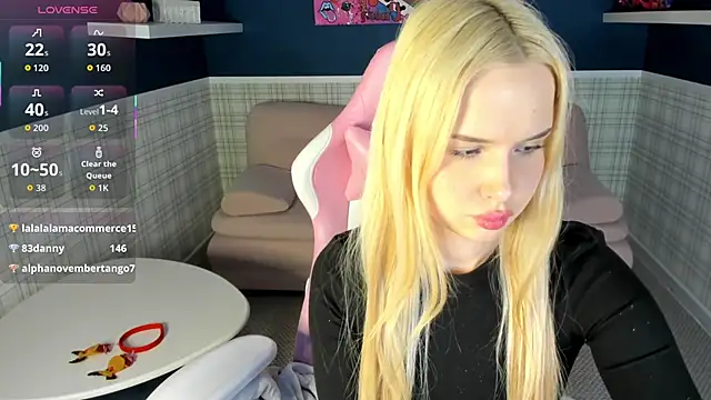 NicoletaCooper online show from January 18, 2026, 1:47 pm