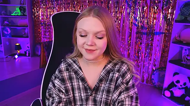 ChloeWhite online show from February 22, 2026, 2:19 pm