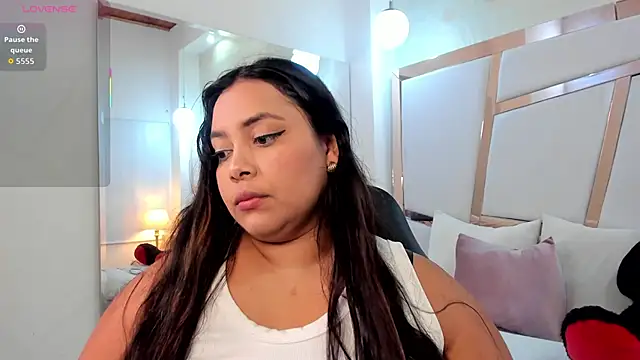 tatikanyx online show from February 13, 2026, 5:02 pm