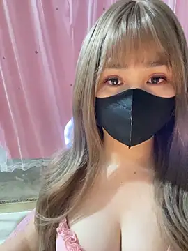 -Violet-t online show from April 18, 2026, 1:35 pm