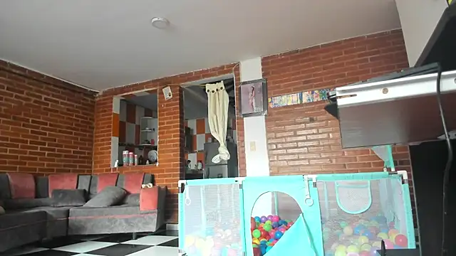 Lia rouse04 online show from April 19, 2026, 1:01 pm