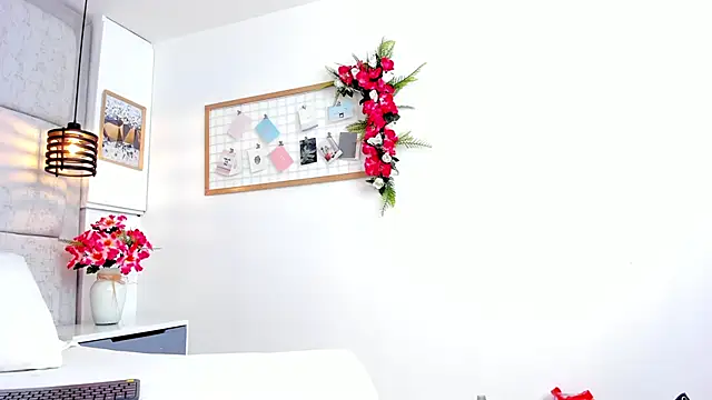 IvonneOwen online show from April 18, 2026, 11:49 pm