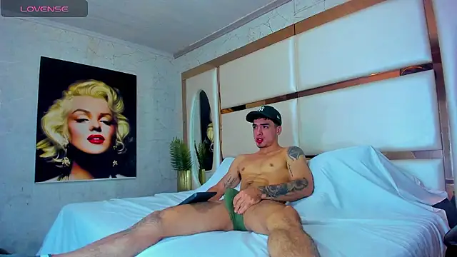 Big valentinhunk7 online show from January 11, 2026, 9:44 pm