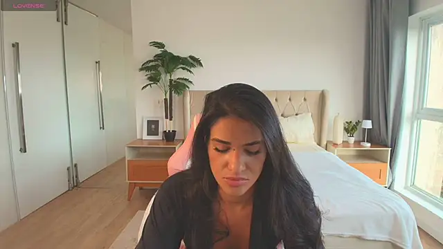 Maxine Spencer online show from March 3, 2026, 7:43 pm