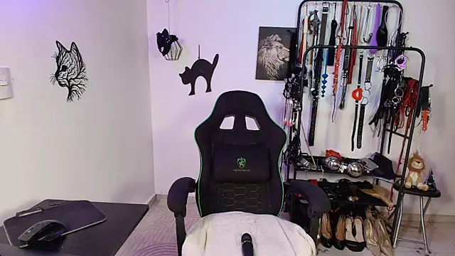 ariannaconnor  online show from March 27, 2026, 1:34 pm