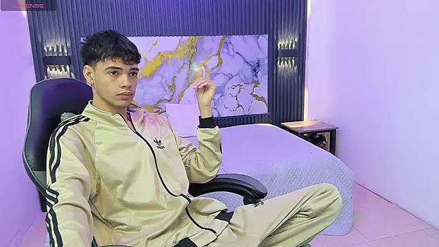 Dark Desiree18 online show from February 5, 2026, 12:01 pm