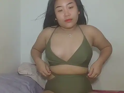 Zyeiii online show from February 24, 2026, 7:04 pm