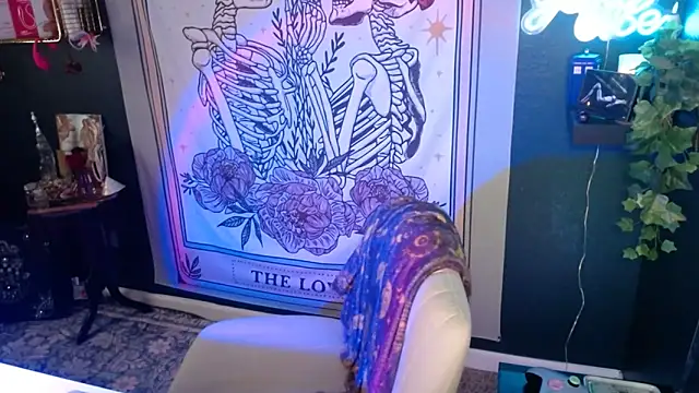 HazeyViolet333 online show from April 21, 2026, 7:42 pm