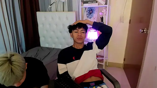 davincihugecock online show from April 18, 2026, 7:07 pm