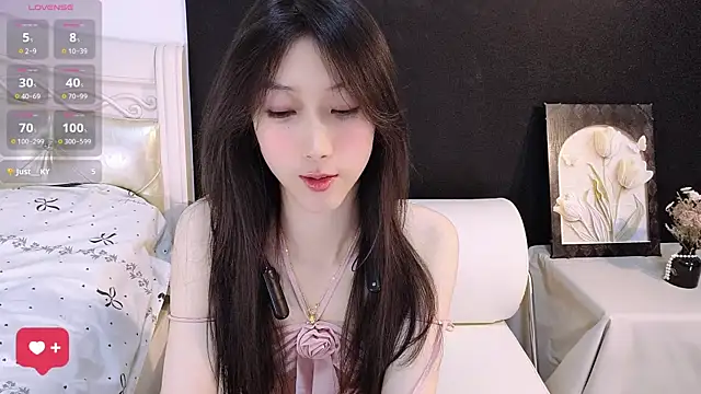 Snapshot of Queenbb88 chatting on June 16, 2026, 11:54 am Queenbb88 online show from June 16, 2026, 11:54 am