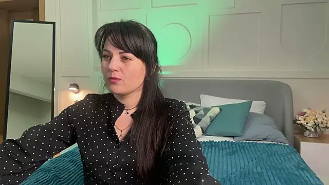  SilkyShadow  online show from April 13, 2026, 1:09 am