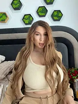 Snapshot of LucyBridgette chatting on May 6, 2026, 11:14 am LucyBridgette online show from May 6, 2026, 11:14 am