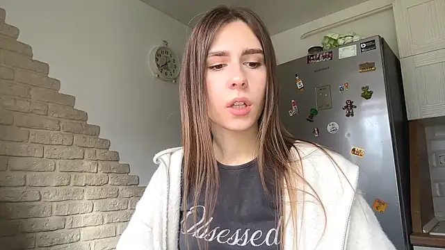 ElsieKuhlmann online show from April 7, 2026, 2:08 pm