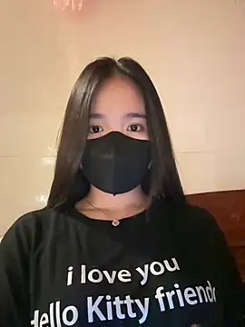 Gwen879 online show from April 19, 2026, 1:23 pm