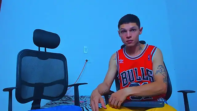 Thomas-Wil online show from May 5, 2026, 2:36 am