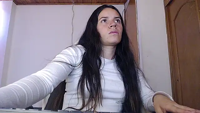 Shanel Lozano online show from April 21, 2026, 4:35 pm