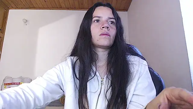 Shanel Lozano online show from June 12, 2026, 3:32 pm