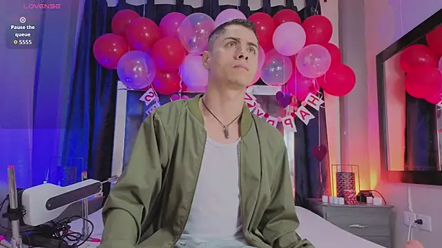 LeoMonnroe online show from February 16, 2026, 4:38 pm