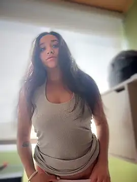 Veronica Wins  online show from June 1, 2026, 2:39 pm