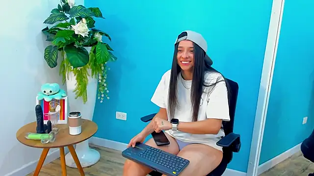 ViictoriiaSaenz online show from March 2, 2026, 4:46 am