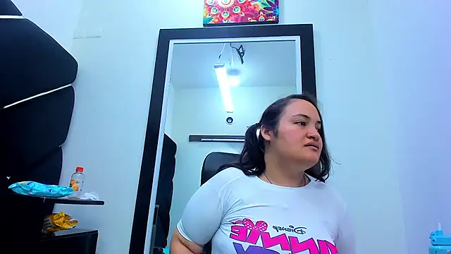 MiaRouss69 online show from May 12, 2026, 10:38 pm