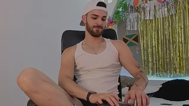 Apolo lux1 online show from April 19, 2026, 6:43 pm