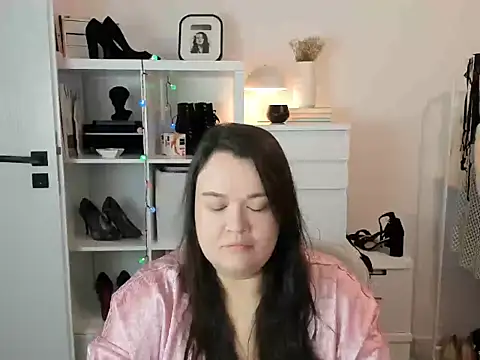 Snapshot of HollyDanceSoul chatting on March 2, 2026, 5:19 am HollyDanceSoul online show from March 2, 2026, 5:19 am