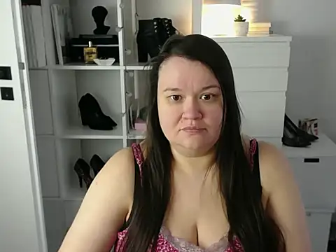 HollyDanceSoul online show from April 14, 2026, 6:18 am