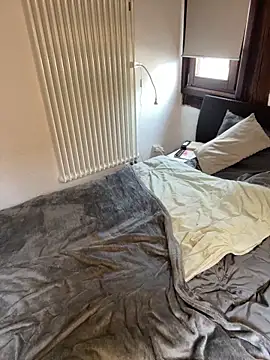 midnight ballerina  online show from February 15, 2026, 1:10 pm