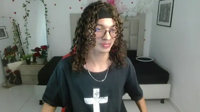 Snapshot of Axel_fox77 chatting on June 8, 2026, 1:22 am Axel fox77 online show from June 8, 2026, 1:22 am