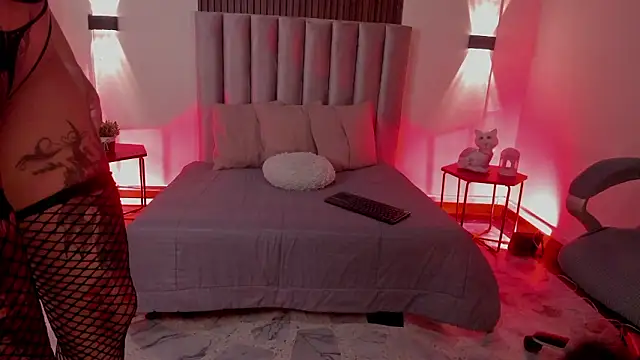 Isis Moon online show from February 3, 2026, 7:30 pm