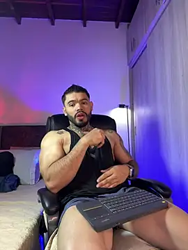 thiago ferrari  online show from March 24, 2026, 11:27 pm