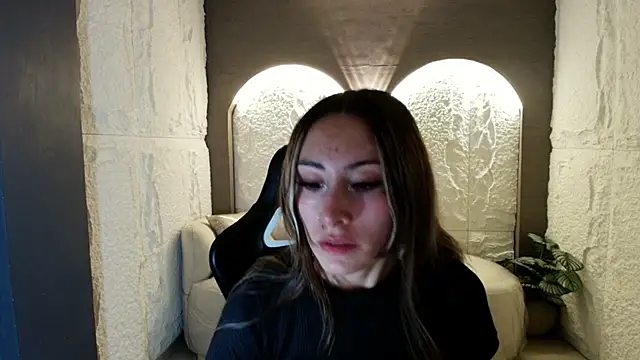 katalina r  online show from April 19, 2026, 12:28 pm