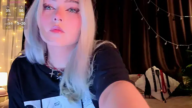 ShyniAlice online show from June 10, 2026, 3:52 am