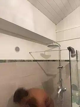 Axel black10 online show from April 19, 2026, 9:39 pm