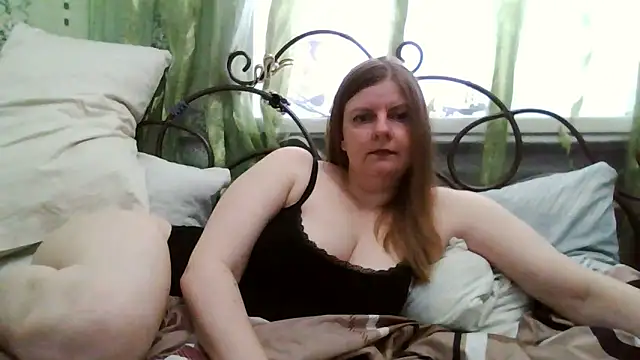 Snapshot of DarkRose0104 chatting on June 8, 2026, 10:27 am DarkRose0104 online show from June 8, 2026, 10:27 am