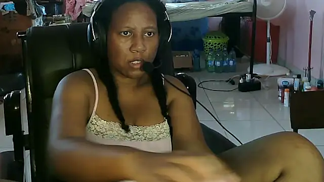 Snapshot of Eirondra_valeen chatting on July 21, 2026, 2:18 pm Eirondra valeen online show from July 21, 2026, 2:18 pm