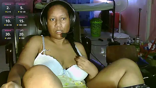 Snapshot of Eirondra_valeen chatting on May 20, 2026, 10:40 pm Eirondra valeen online show from May 20, 2026, 10:40 pm