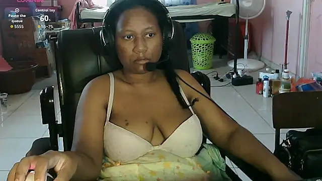 Snapshot of Eirondra_valeen chatting on May 25, 2026, 12:59 pm Eirondra valeen online show from May 25, 2026, 12:59 pm