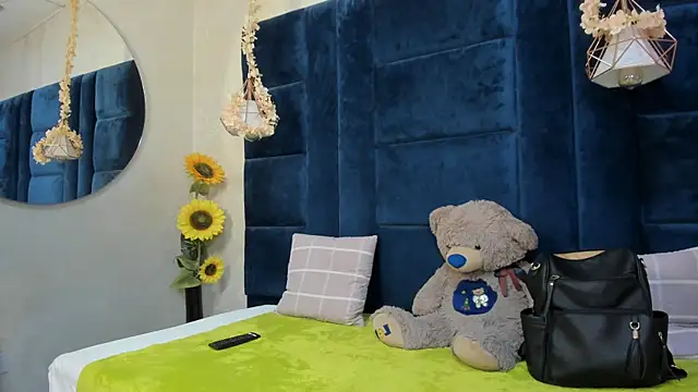 Laura Miller1 online show from April 15, 2026, 7:40 pm