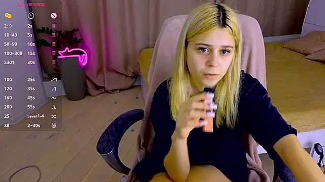 Snapshot of ApheliaStar chatting on February 3, 2026, 4:56 pm ApheliaStar online show from February 3, 2026, 4:56 pm