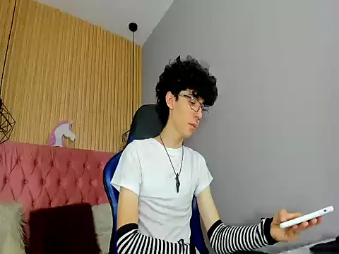 Syriussz online show from February 9, 2026, 7:23 pm