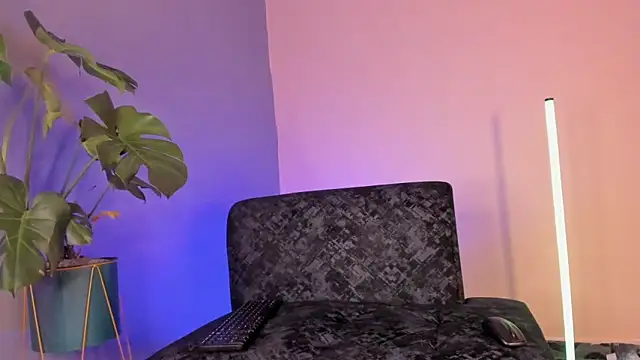 BellaDuval   online show from February 2, 2026, 9:03 pm