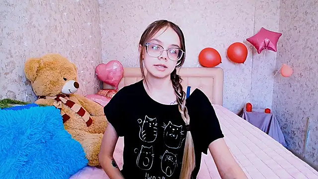 LolliStrawberry online show from March 21, 2026, 8:19 am