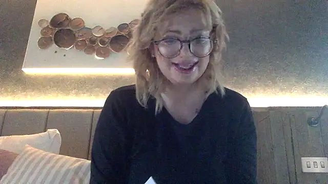 SydneyNoir online show from January 14, 2026, 8:51 am