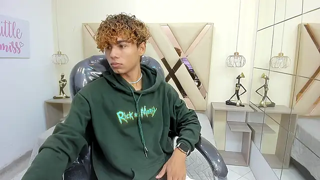 Anyelo Twink online show from March 3, 2026, 7:43 pm