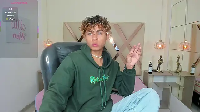 Snapshot of Anyelo_Twink chatting on May 9, 2026, 3:54 am Anyelo Twink online show from May 9, 2026, 3:54 am