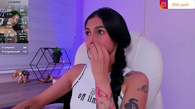 lilith petit  online show from April 15, 2026, 7:58 pm