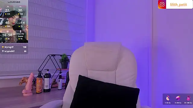 lilith petit  online show from April 18, 2026, 7:07 pm