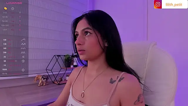 Snapshot of lilith_petit_ chatting on April 29, 2026, 12:42 pm lilith petit online show from April 29, 2026, 12:42 pm
